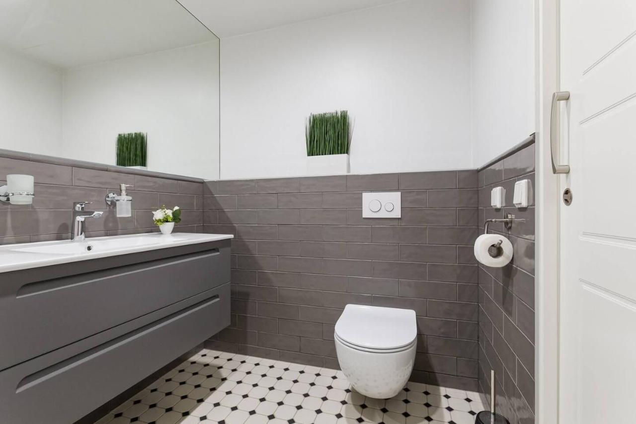 Central Apartments, Quiet With Free Parking And Ac. تالين المظهر الخارجي الصورة