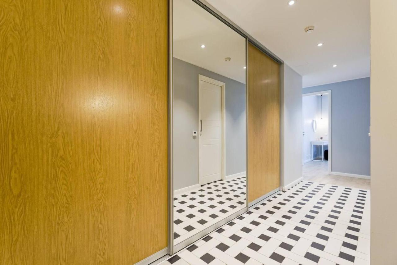 Central Apartments, Quiet With Free Parking And Ac. تالين المظهر الخارجي الصورة