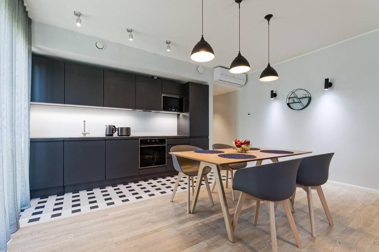 Central Apartments, Quiet With Free Parking And Ac. تالين المظهر الخارجي الصورة