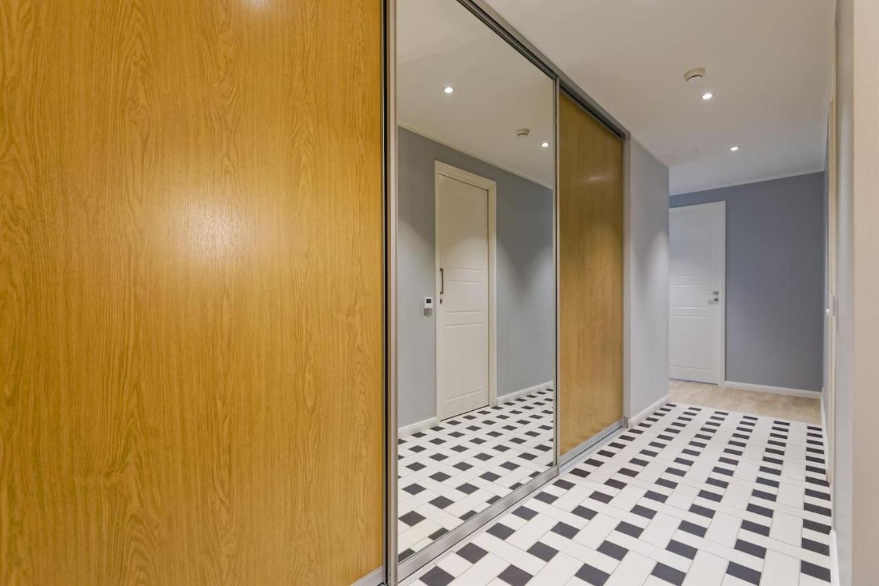 Central Apartments, Quiet With Free Parking And Ac. تالين المظهر الخارجي الصورة